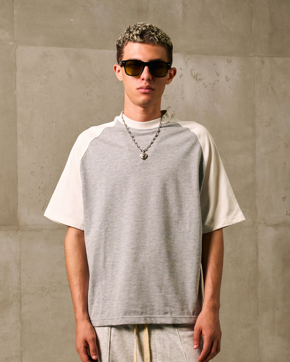 KIK OBJ REGLAN TEE - GREY