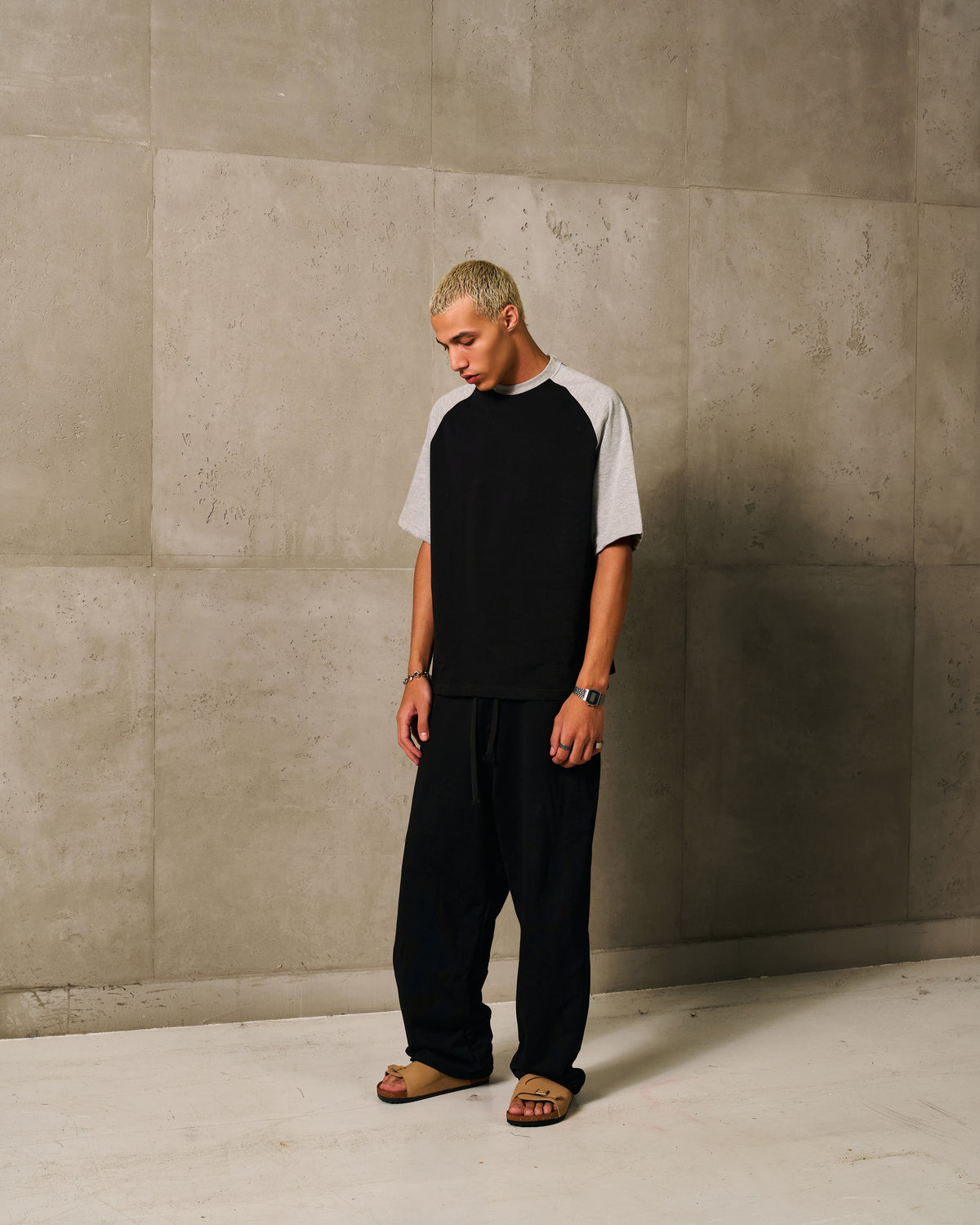 KIK OBJ REGLAN TEE - BLACK