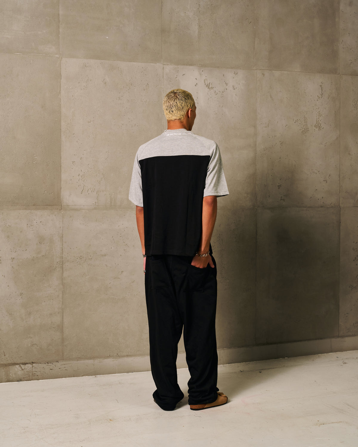 KIK OBJ REGLAN TEE - BLACK