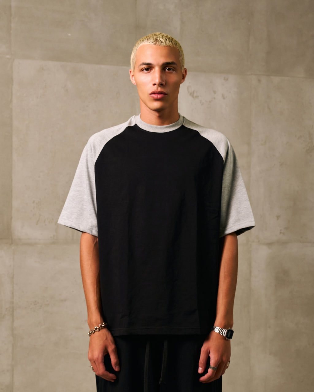 KIK OBJ REGLAN TEE - BLACK
