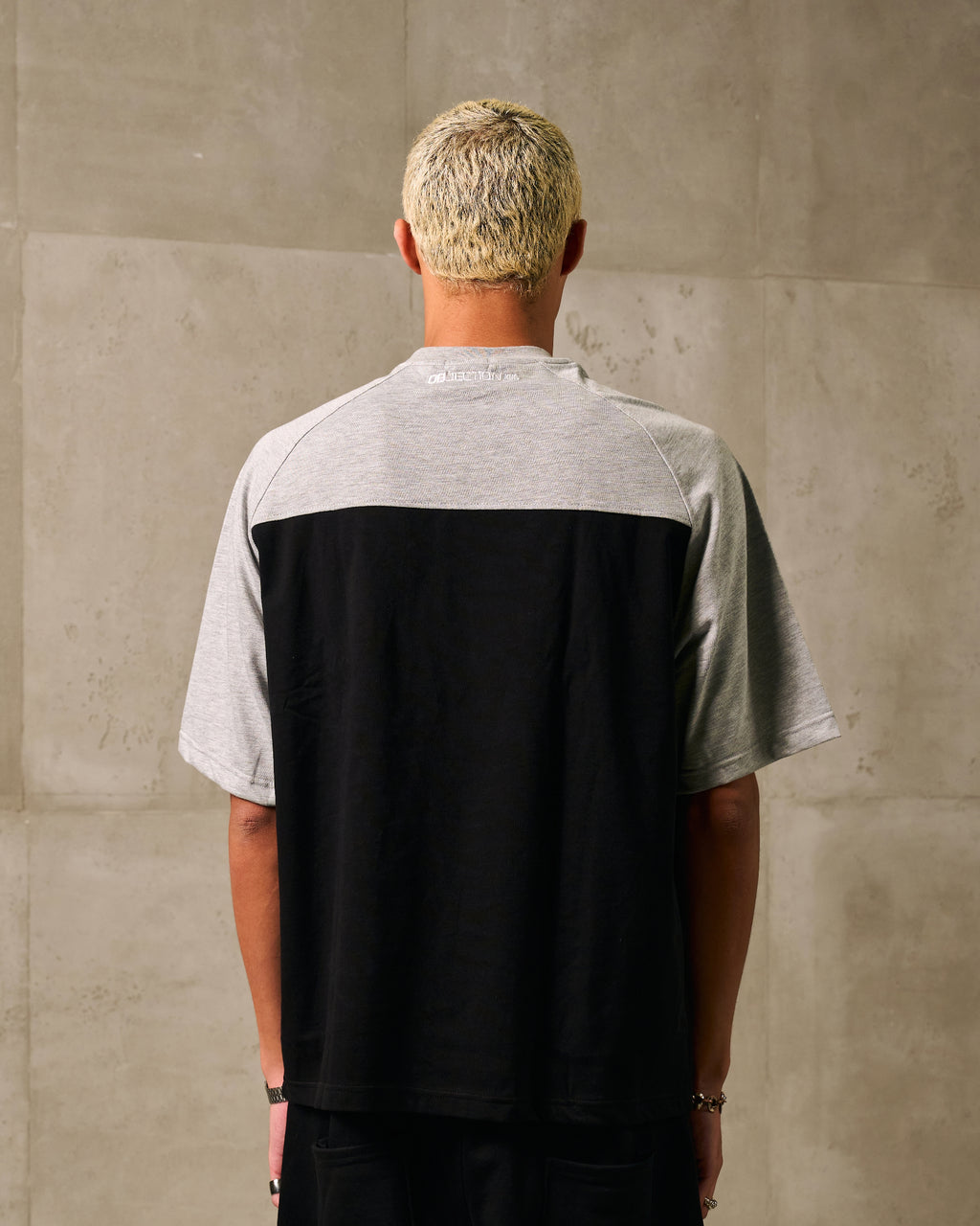 KIK OBJ REGLAN TEE - BLACK