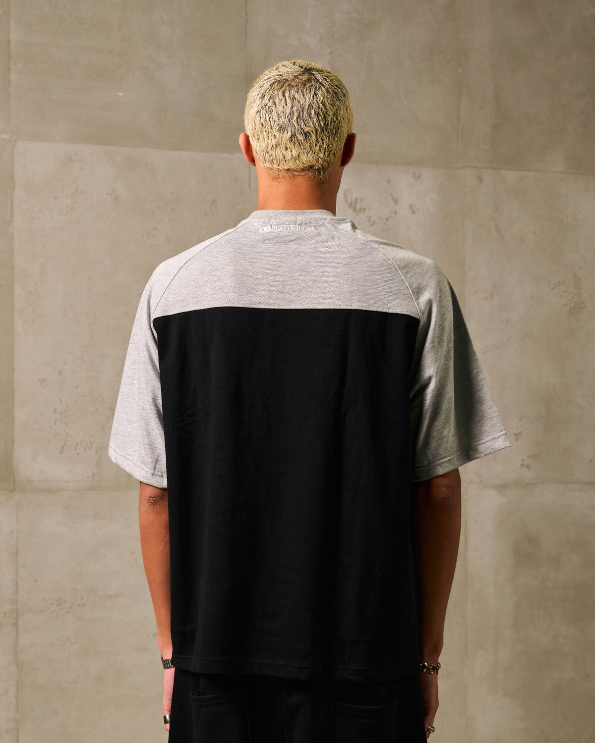 KIK OBJ REGLAN TEE - BLACK