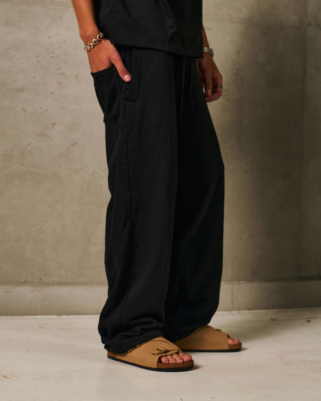 KIK SWEATPANT- BLACK