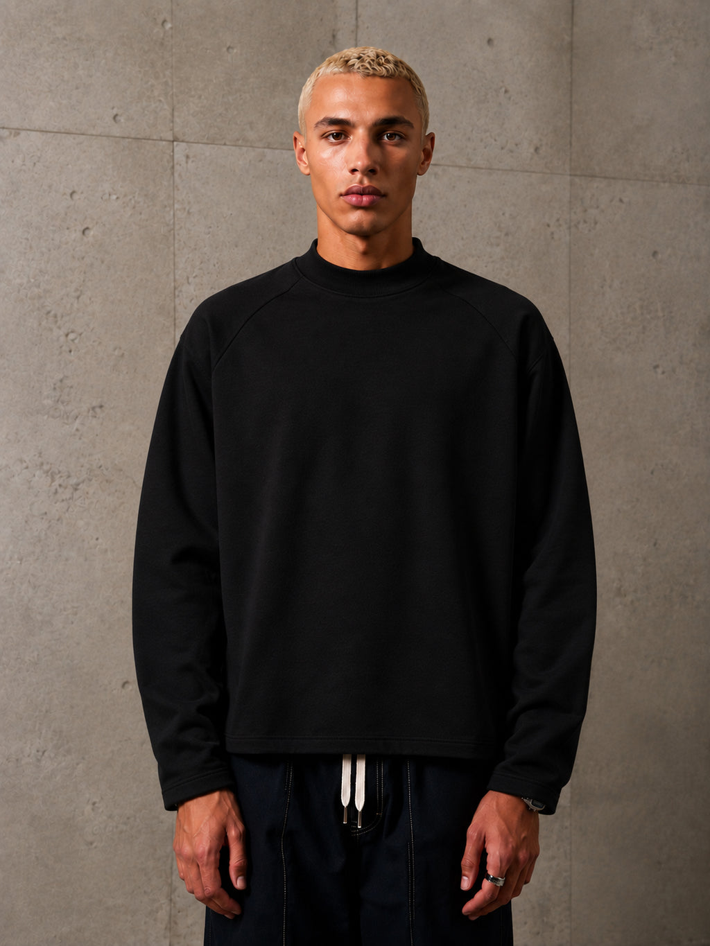 The basic long sleeve Tees in Black