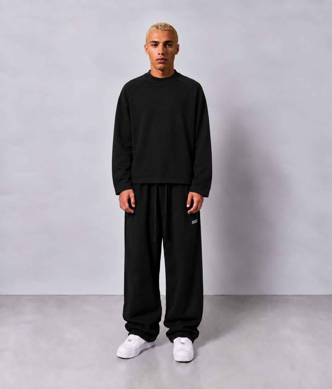 The basic long sleeve Tees in Black